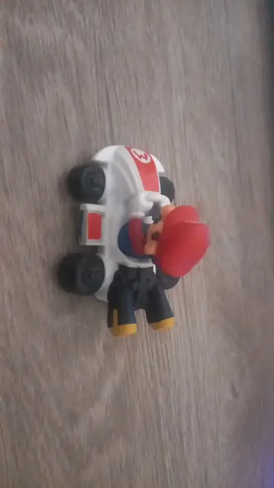 Figura de juguete Mario Kart con auto - miniatura 2