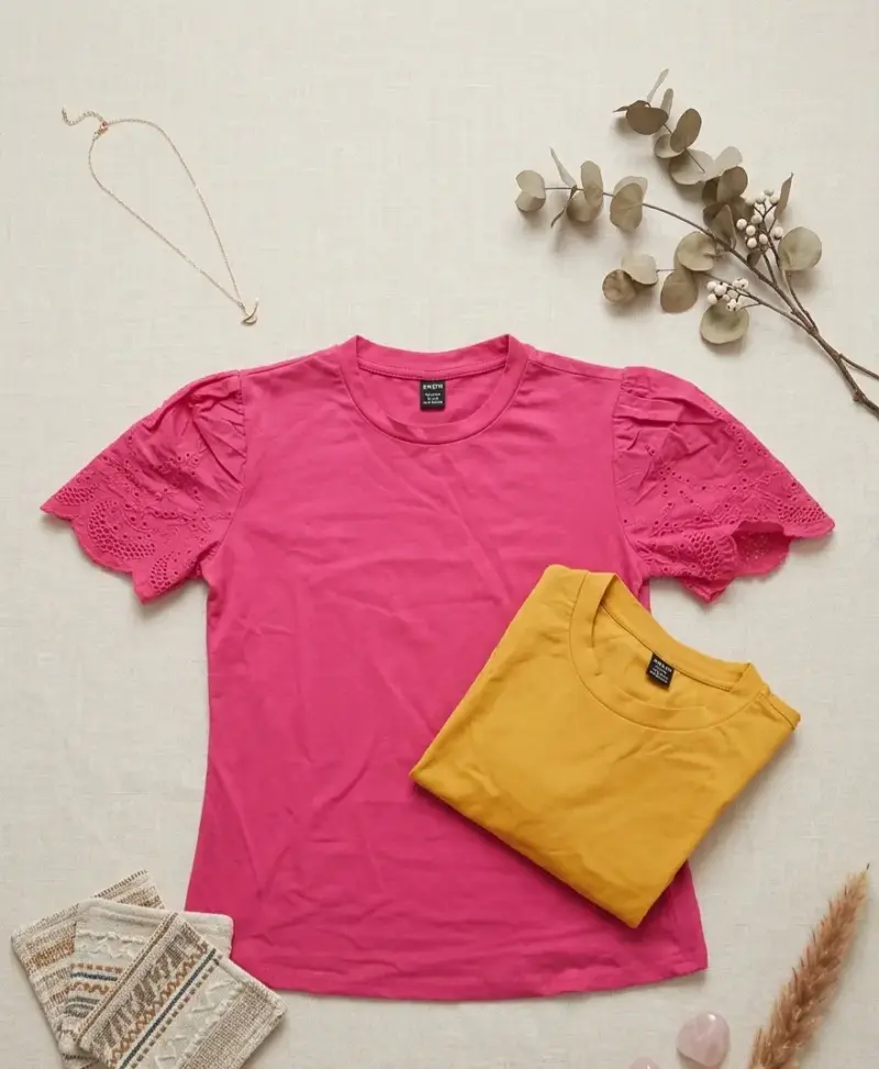 Polera de mujer con mangas de encaje