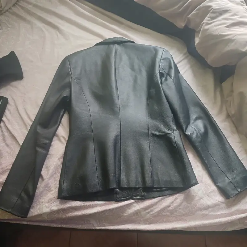 Chaqueta de cuero negra - 4