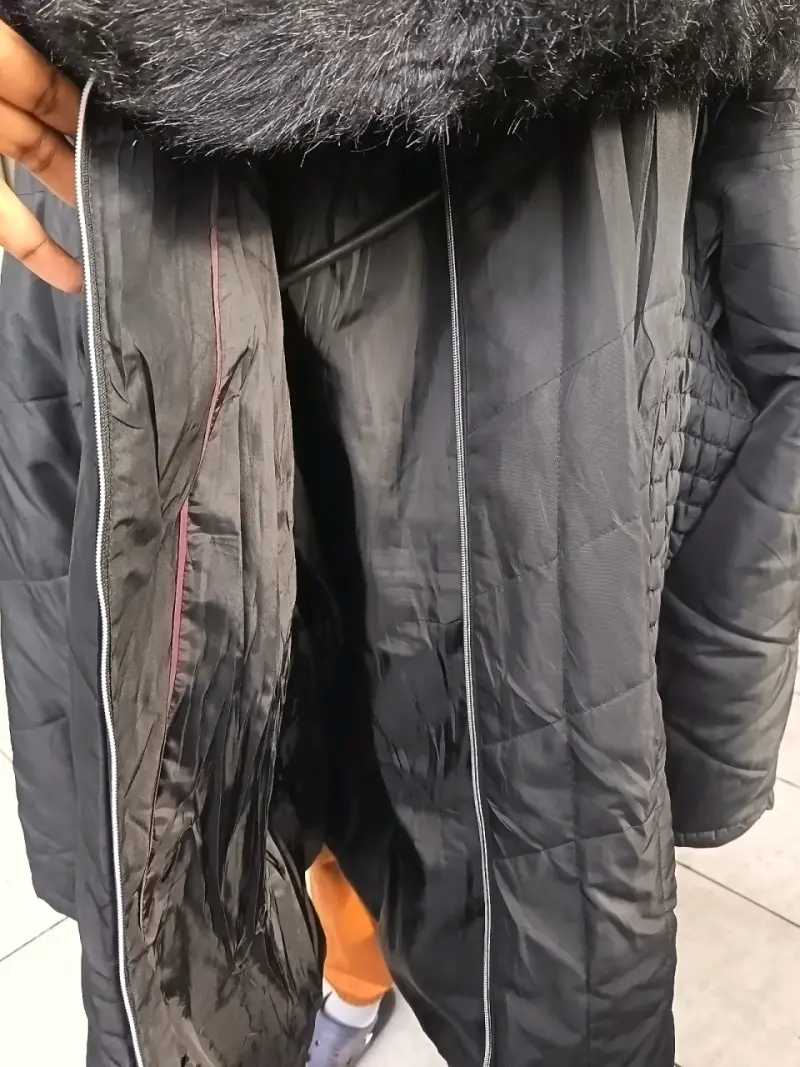 Parka negra con capucha desegunda mano - 4