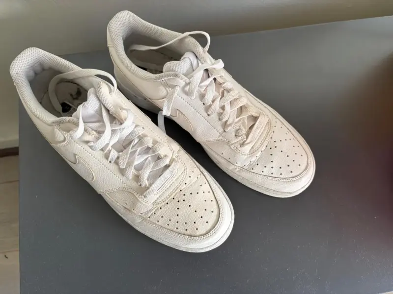 Zapatillas deportivas blancas Nike en buen estado - 4