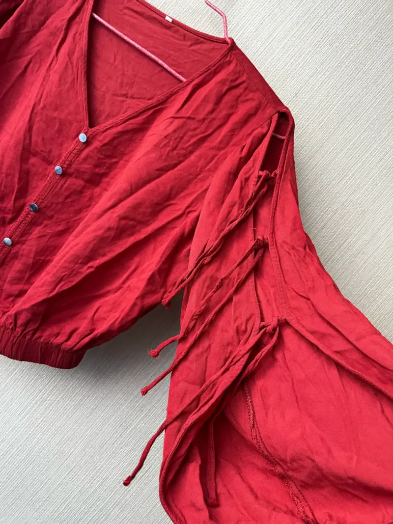 Blusa de mujer manga larga con detalles - 2
