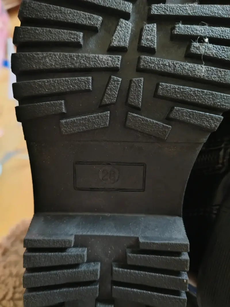 Botines negros con detalle estrella - 2
