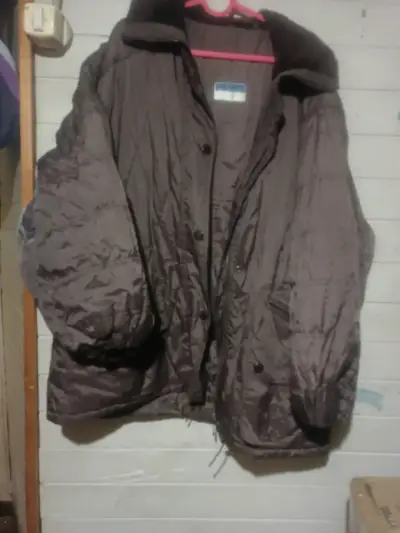 Chaqueta acolchada beige para invierno - miniatura 2
