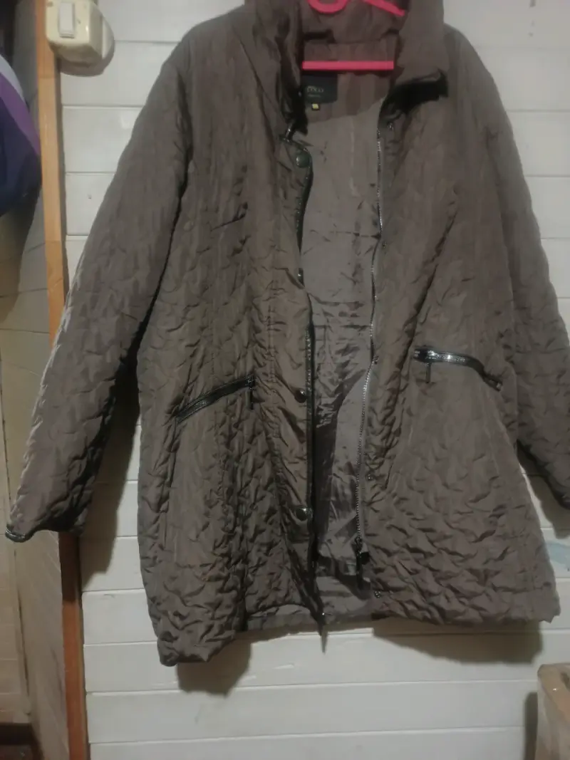 Chaqueta acolchada beige para invierno - 3