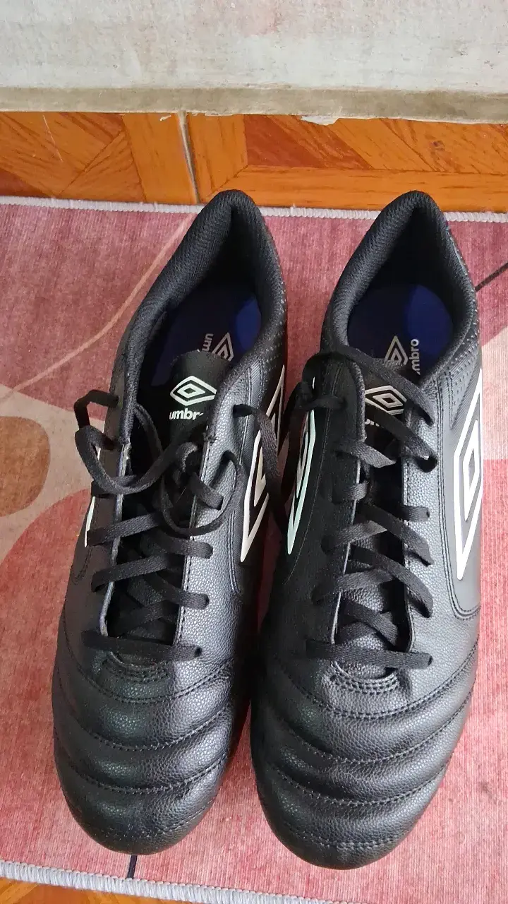 Zapatillas de fútbol Umbro negras - 2