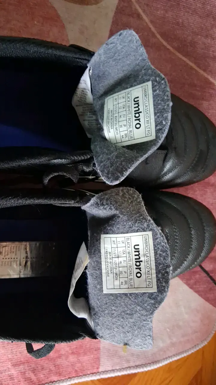 Zapatillas de fútbol Umbro negras - 3