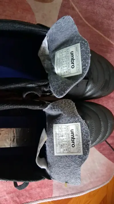 Zapatillas de fútbol Umbro negras - miniatura 3