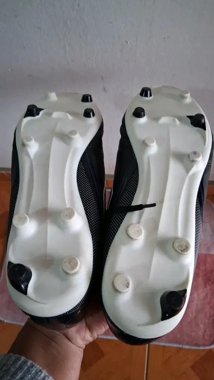 Zapatillas de fútbol Umbro negras - 4