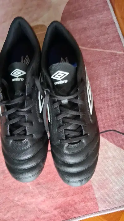 Zapatillas de fútbol Umbro negras - miniatura 5