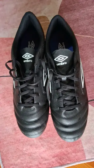 Zapatillas de fútbol Umbro negras - miniatura 6