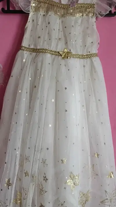 Vestido infantil blanco con estrellas doradas - miniatura 3