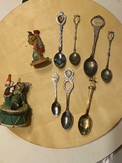 Colección de cucharas y figuras de payaso decorativas - miniatura 1