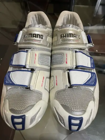 Zapatillas de ciclismo Shimano blancas con cierre ajustable - miniatura 1