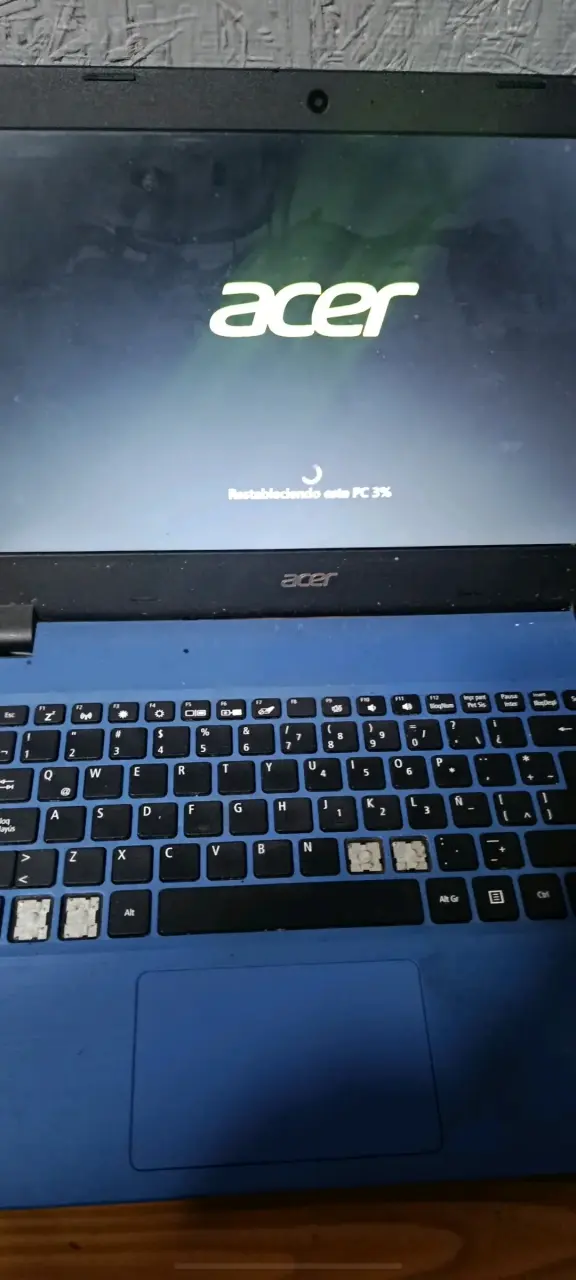 Notebook Acer azul en buen estado - 4