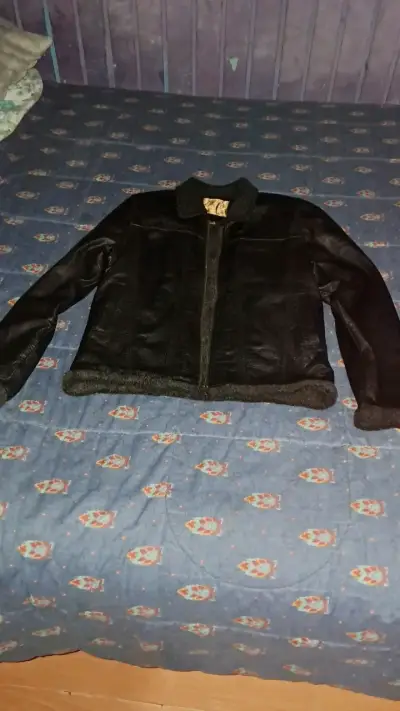 Chaqueta de cuero negra con forro de lana - miniatura 1