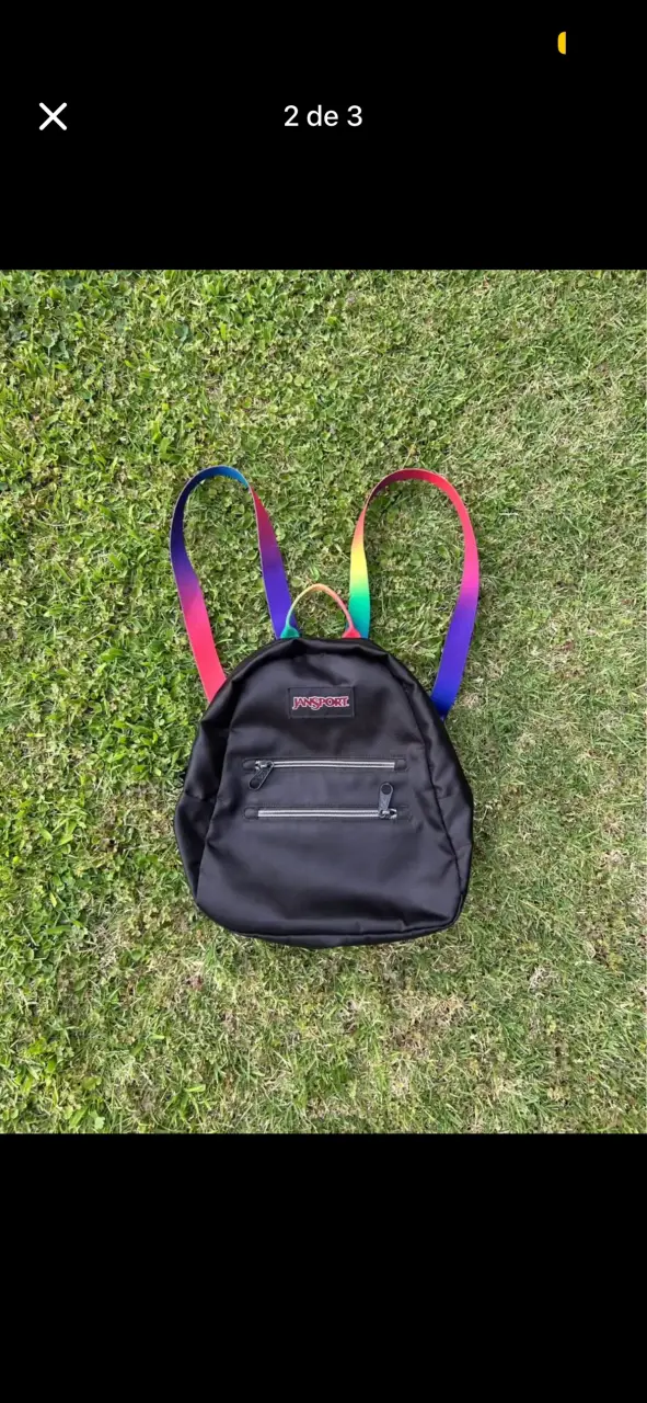 Mochila JanSport negra con correas arcoíris - 2