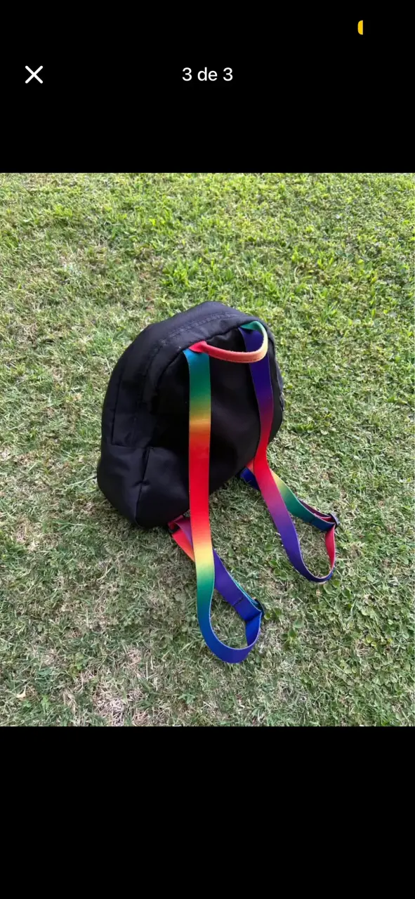 Mochila JanSport negra con correas arcoíris - 3