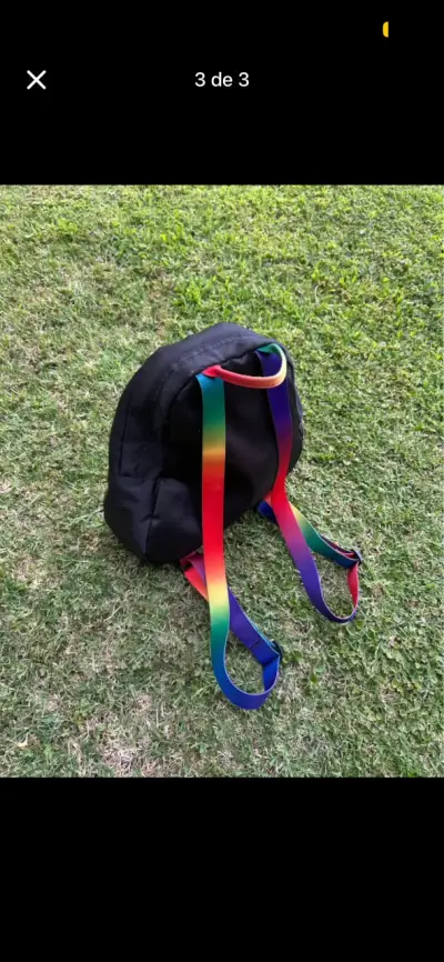 Mochila JanSport negra con correas arcoíris - miniatura 3