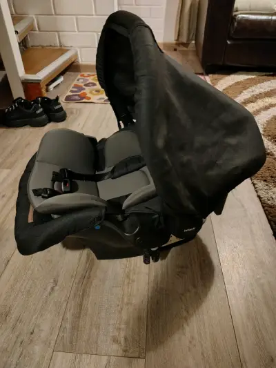 Silla de auto para bebé Infanti con capota - miniatura 1