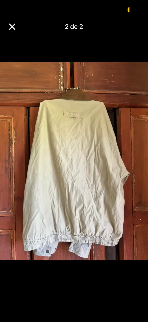 Chaqueta beige con cuello marrón para hombre - 2