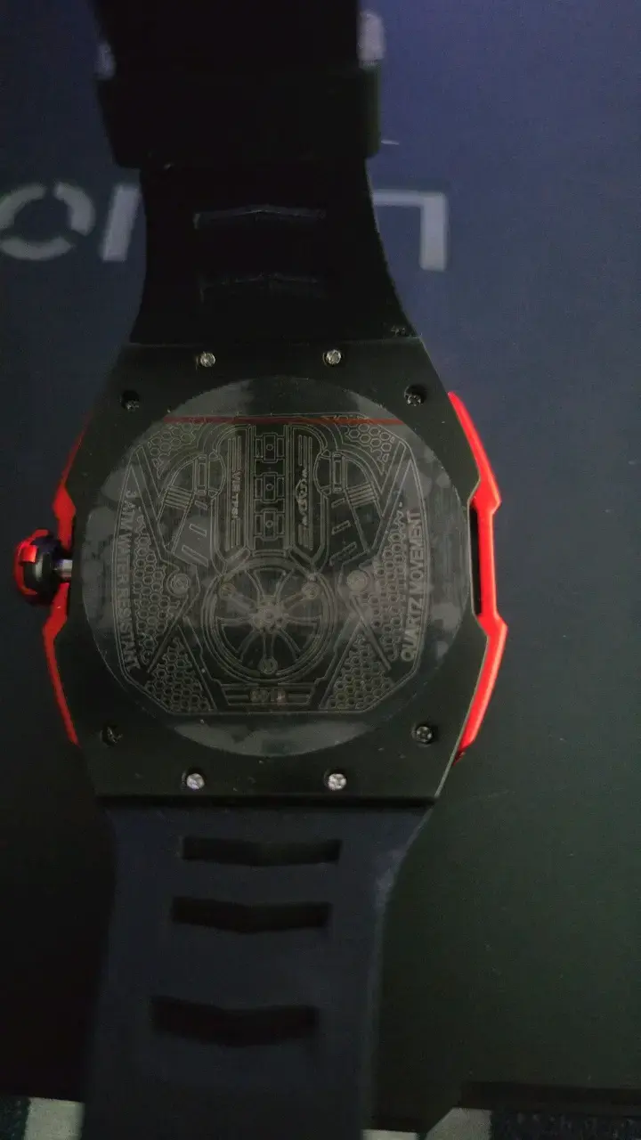 Reloj deportivo con diseño automotriz - 2