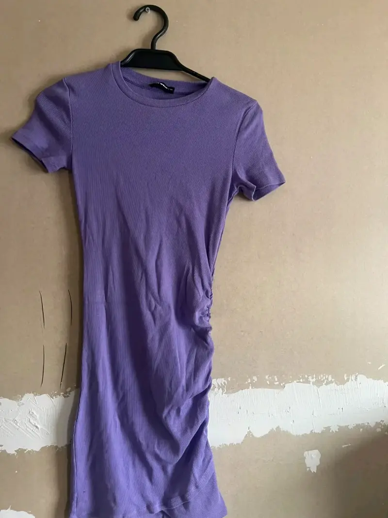 Vestido corto morado ajustado para mujer