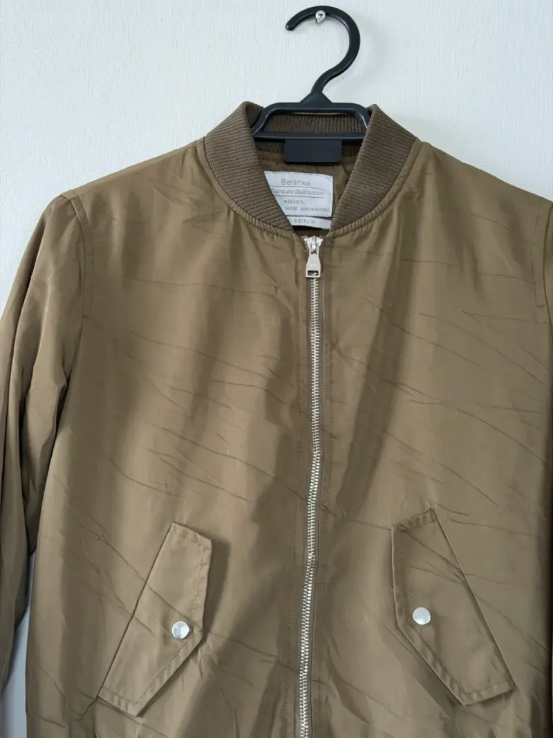 Chaqueta bomber verde oliva Bershka talla S - 2