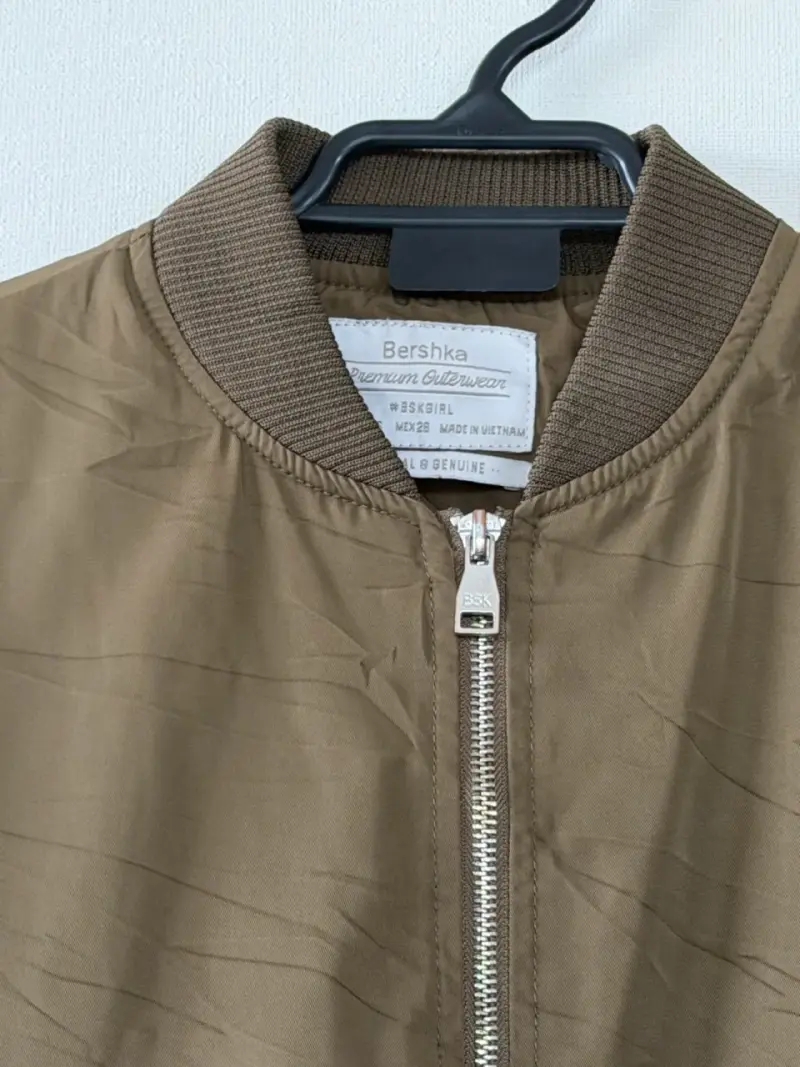 Chaqueta bomber verde oliva Bershka talla S - 3