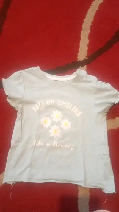 Polera infantil con estampado de flores - miniatura 1