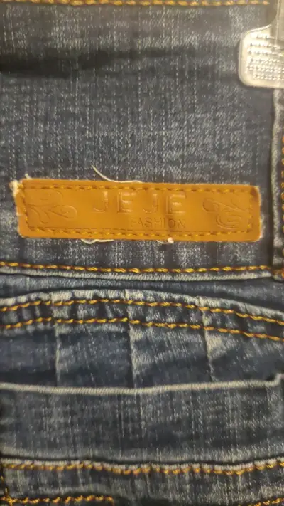 Jeans de mezclilla azul para mujer - miniatura 4
