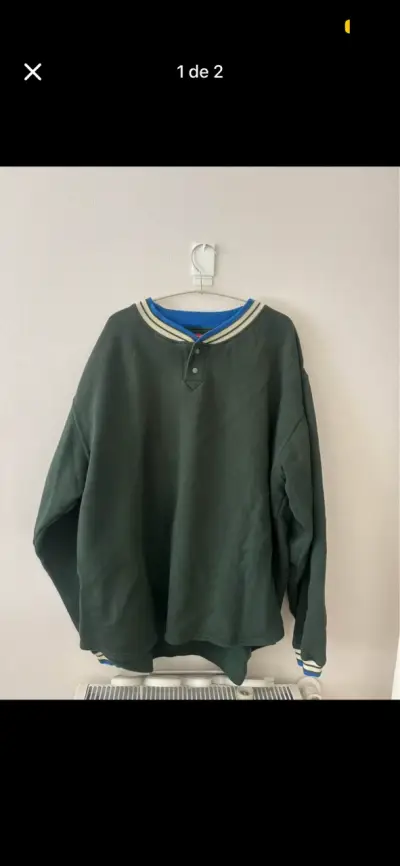 Polerón verde oscuro con cuello a rayas - miniatura 1