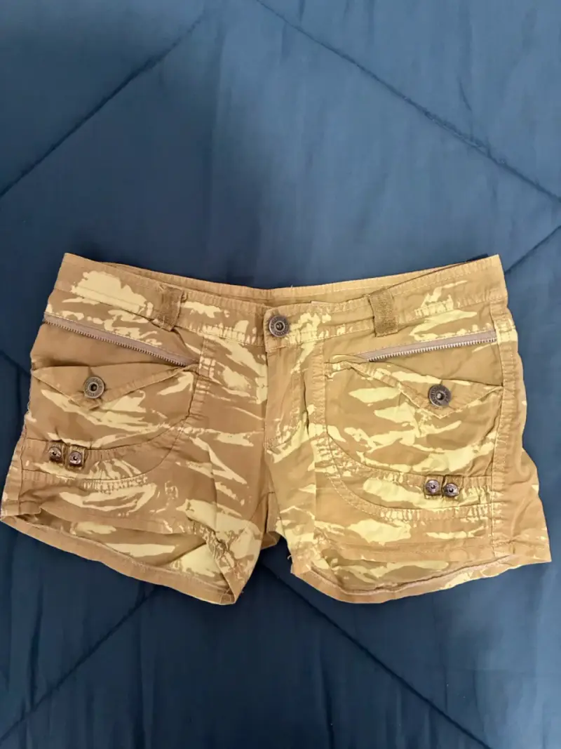 Shorts de mujer estampado camuflaje beige - 2