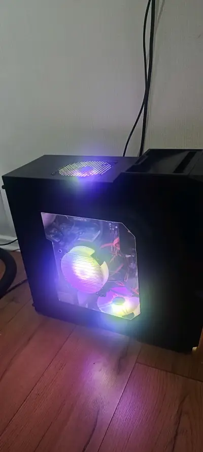 PC Gamer con iluminación RGB y ventilación avanzada - miniatura 3