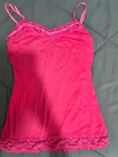 Camiseta de tirantes roja con encaje - miniatura 1