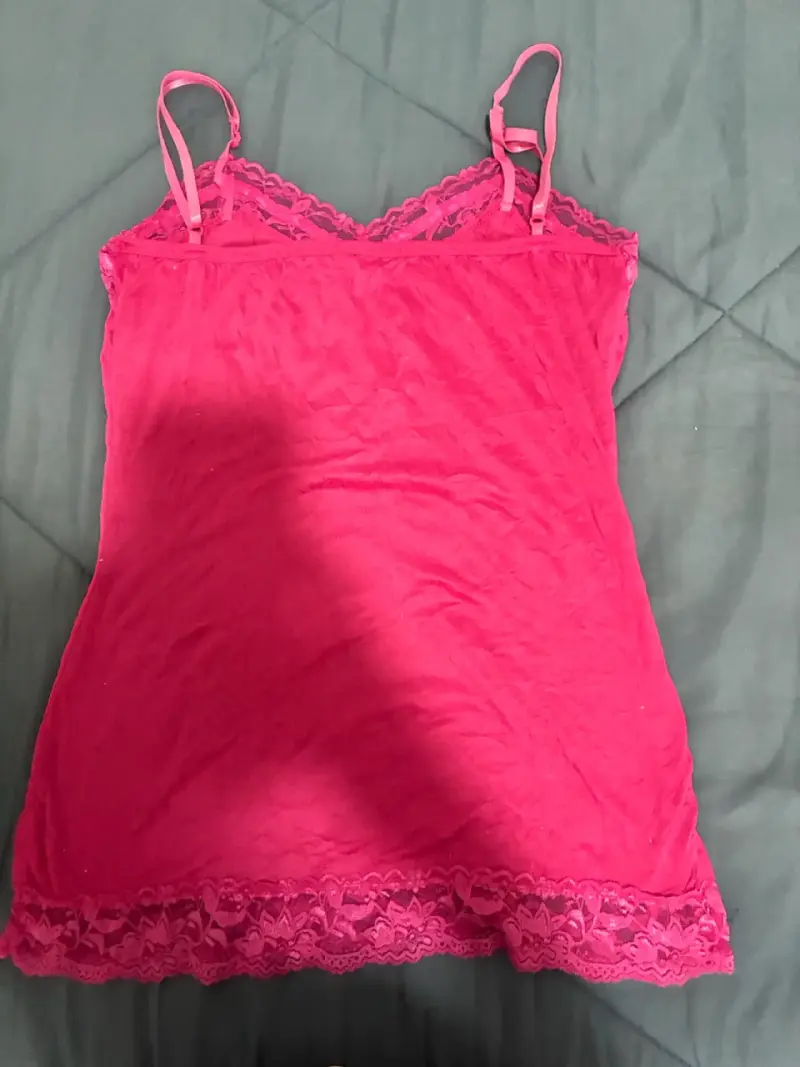 Camiseta de tirantes roja con encaje - 2