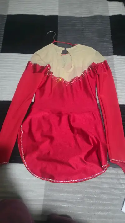 Maya  de patinaje artístico rojo con brillantes - miniatura 2