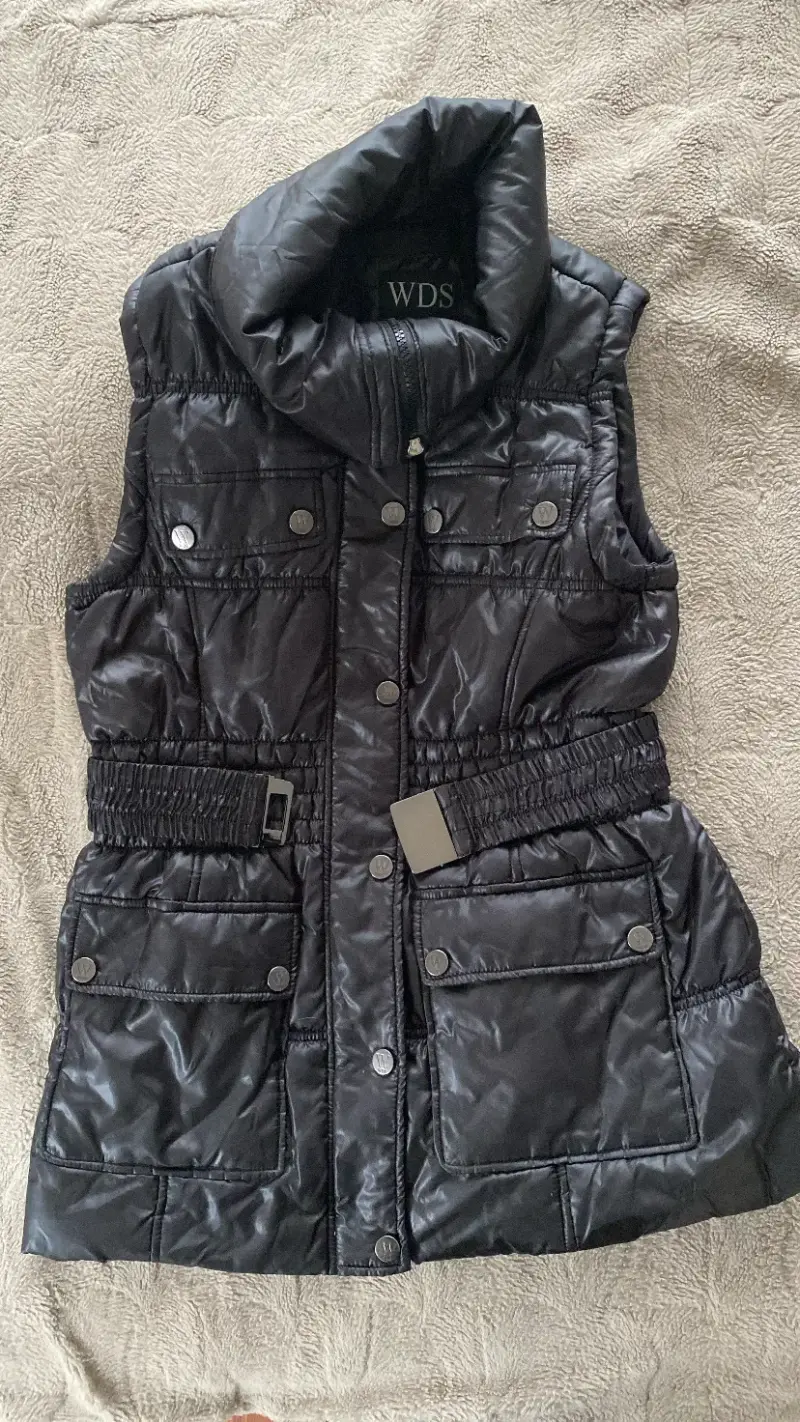 Chaqueta sin mangas negro WDS con cinturón - 1