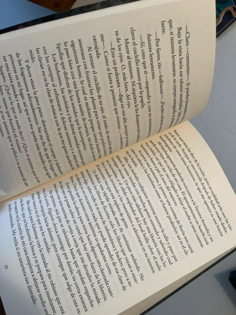 Libro Haunting Adeline de H.D. Carlton - 3