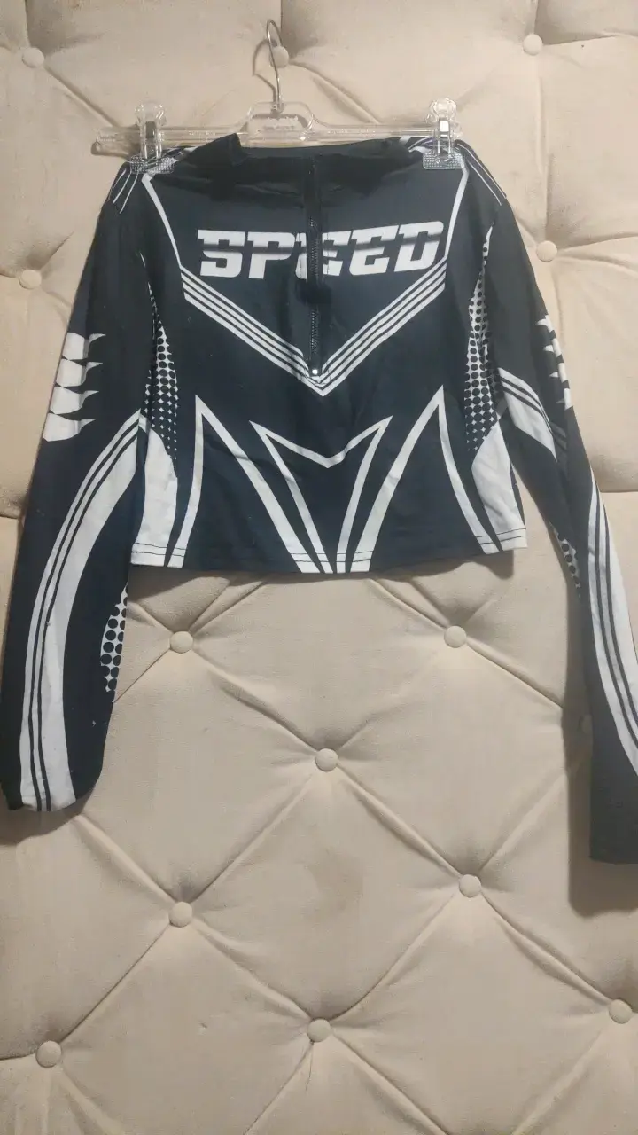 Polera SheIn deportiva negra con diseño 'Speed' - 1