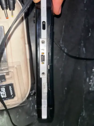 Consola portátil Sony PSP con accesorios - miniatura 2