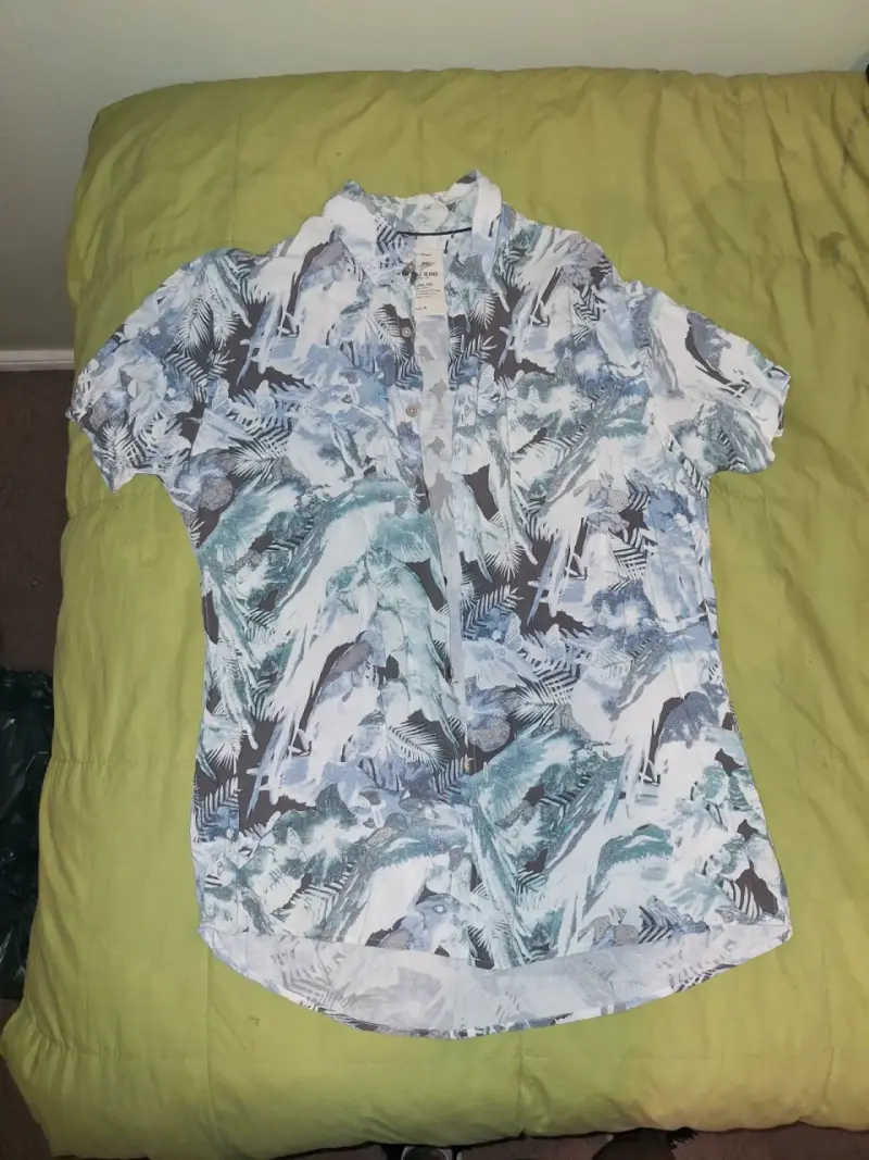 Camisa hawaiana estampada