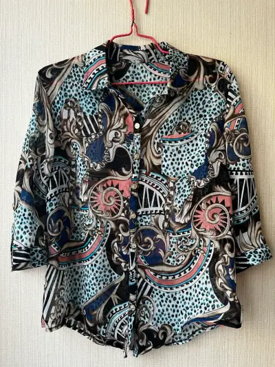 Blusa estampada de gasa para mujer - miniatura 1
