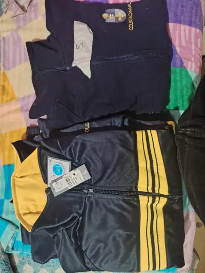 Poleras polo escolares Colegio Mayor azul y amarillo - miniatura 3