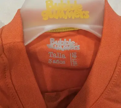 Polera infantil roja con diseño de astronauta - miniatura 3