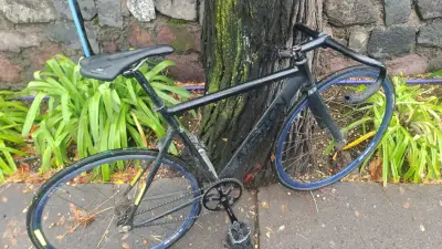 Bicicleta fixie Venzo negra con llantas azules - miniatura 1