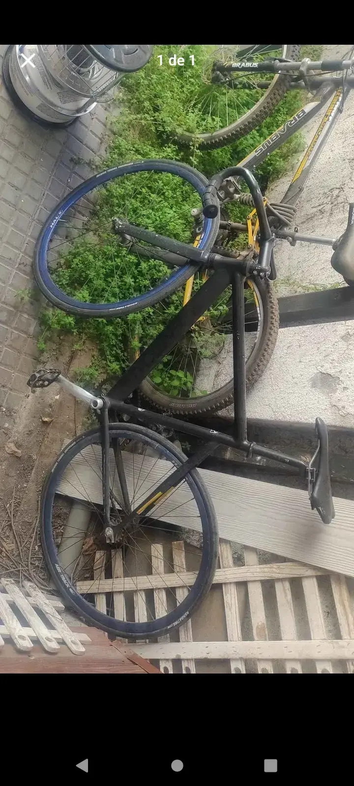 Bicicleta fixie Venzo negra con llantas azules - 2