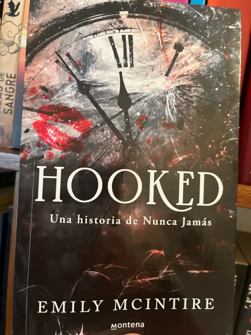 Libro Hooked de Emily McIntire en español