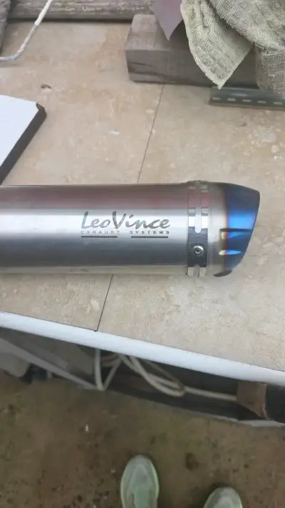 Escape LeoVince para motocicleta de alto rendimiento - miniatura 1