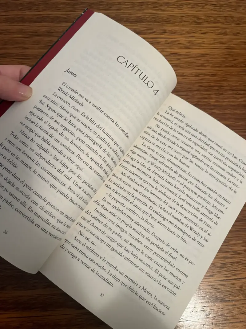 Libro Hooked de Emily McIntire en español - 3
